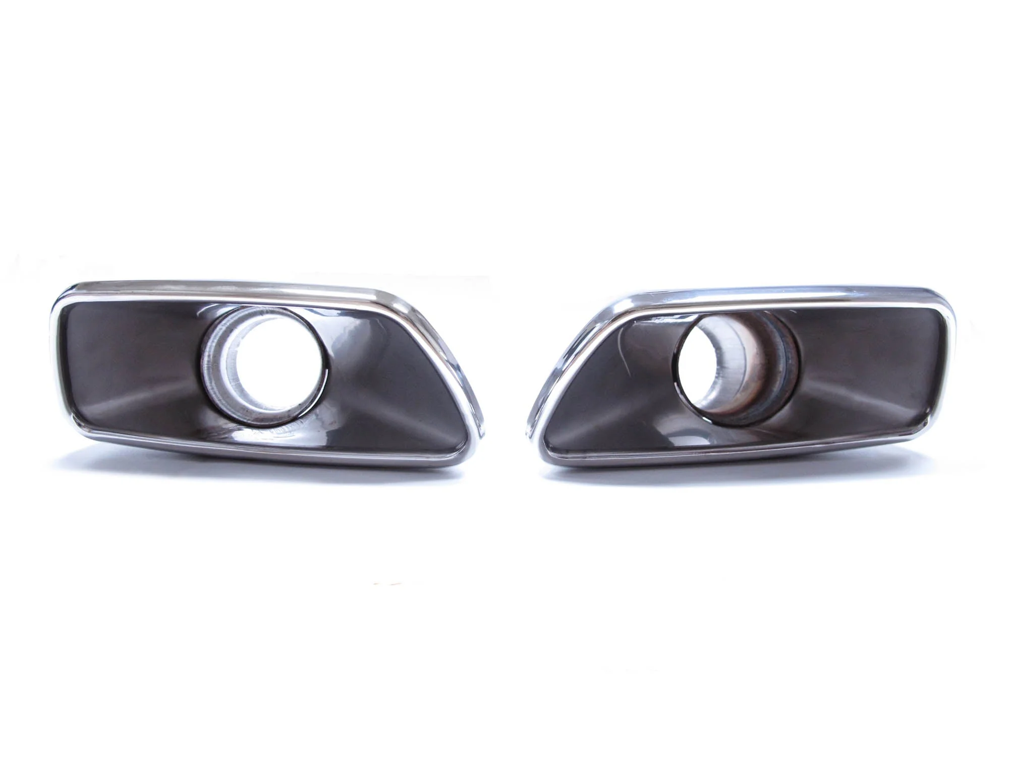 Chrome / Gloss Black Exhaust Tips for BMW G30 5 Series M-Sport Rear Bumper 2017–2023 - Image 13
