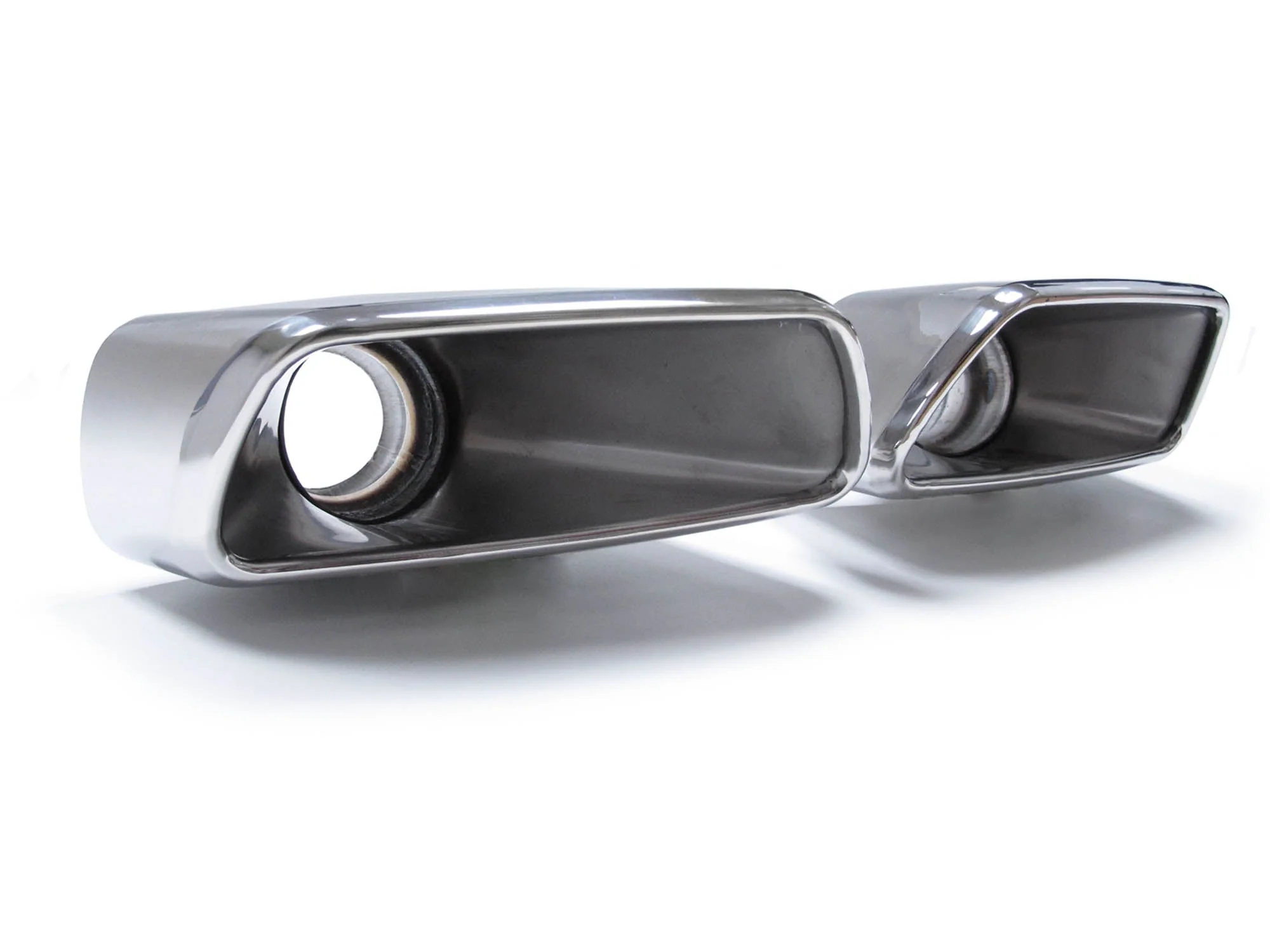 Chrome / Gloss Black Exhaust Tips for BMW G30 5 Series M-Sport Rear Bumper 2017–2023 - Image 16