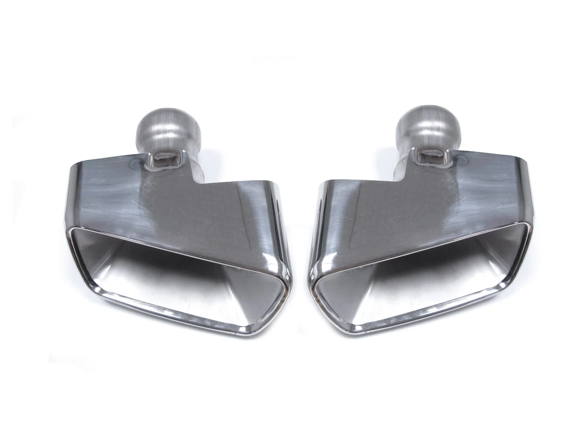 Chrome / Gloss Black Exhaust Tips for BMW G30 5 Series M-Sport Rear Bumper 2017–2023 - Image 18