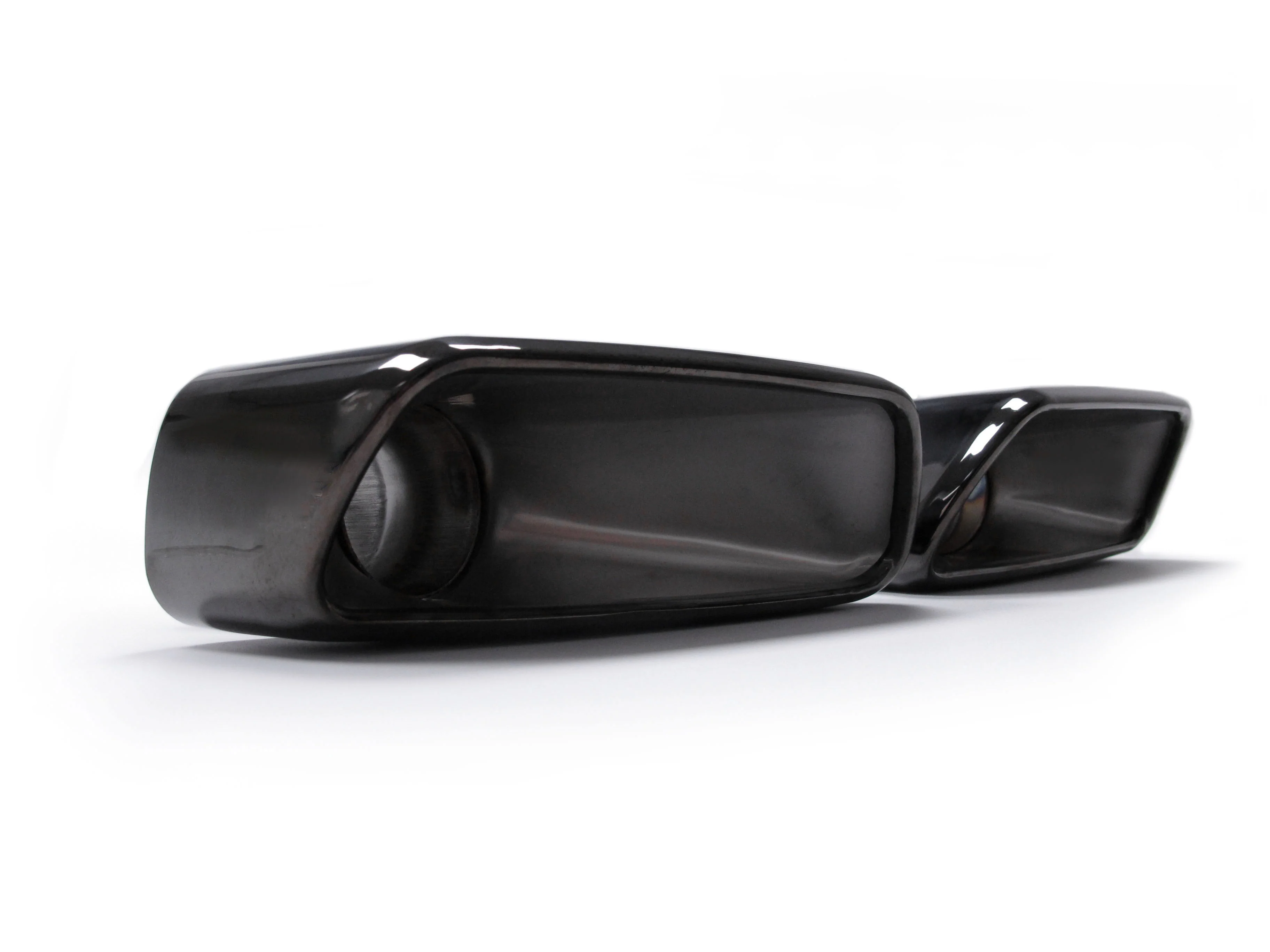 Chrome / Gloss Black Exhaust Tips for BMW G30 5 Series M-Sport Rear Bumper 2017–2023 - Image 6