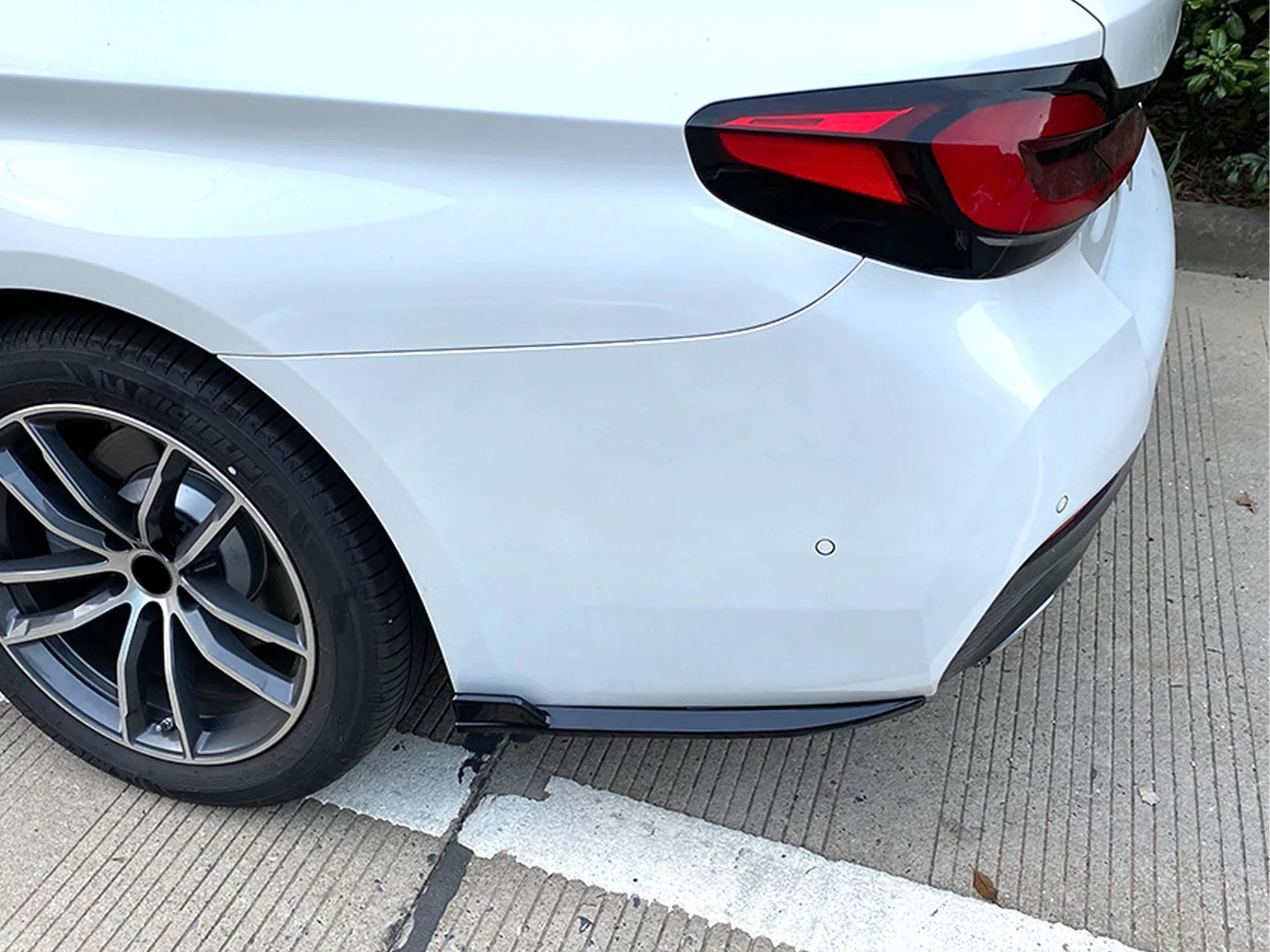 Gloss Black Rear Bumper Side Splitters Canard for BMW 5-Series G30 M-Sport 2017-2020 - Image 3