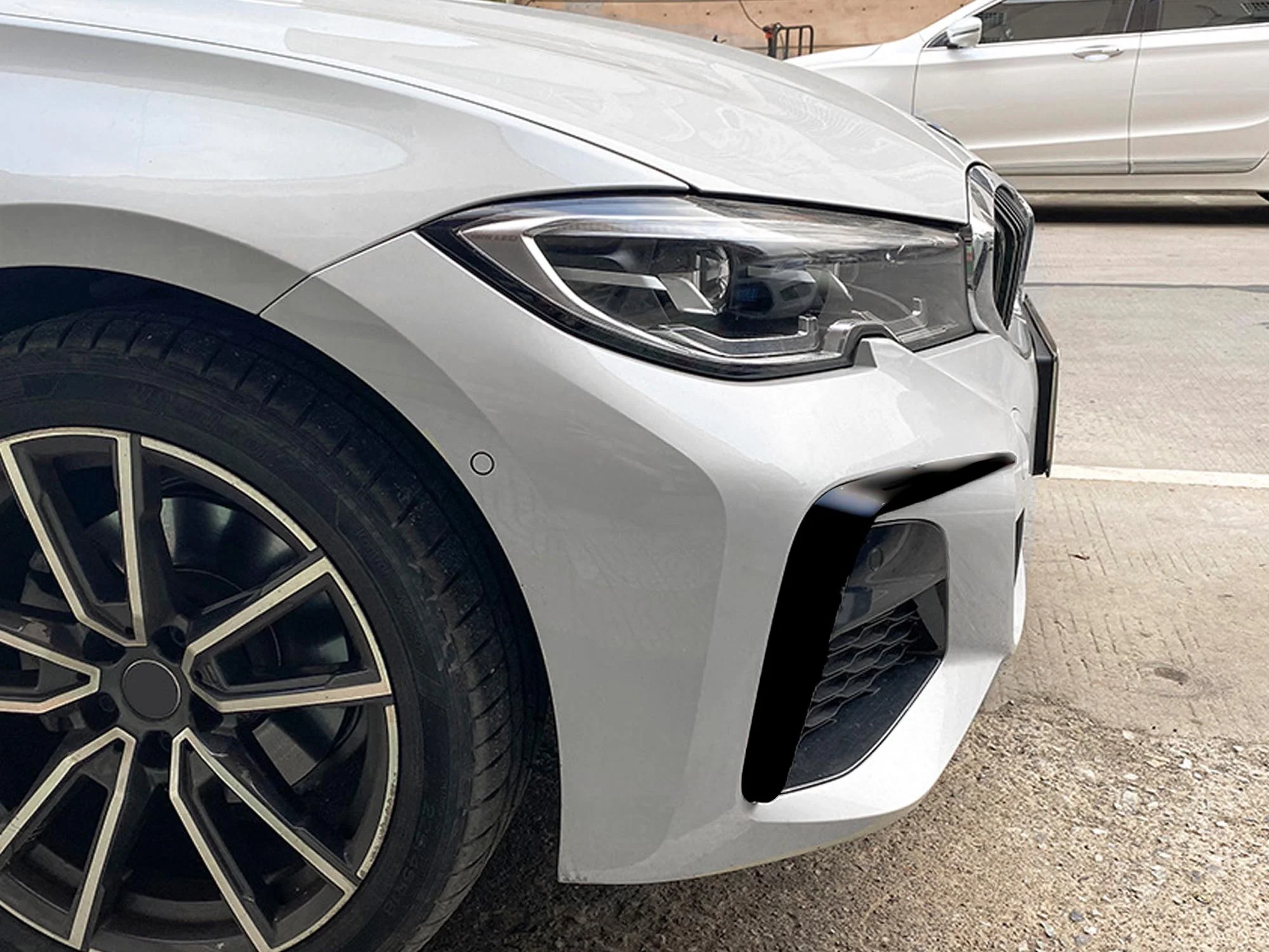 Gloss Black Front Bumper Air Vent Fog Light Eyelid for BMW G20 330i M340i 2019-2022 - Image 4