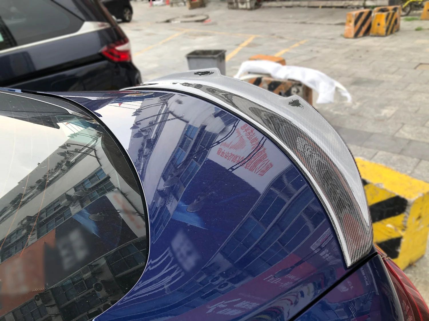 Highkick Carbon Fiber Rear Trunk Spoiler for Infiniti Q50 2014–2024 - Image 4