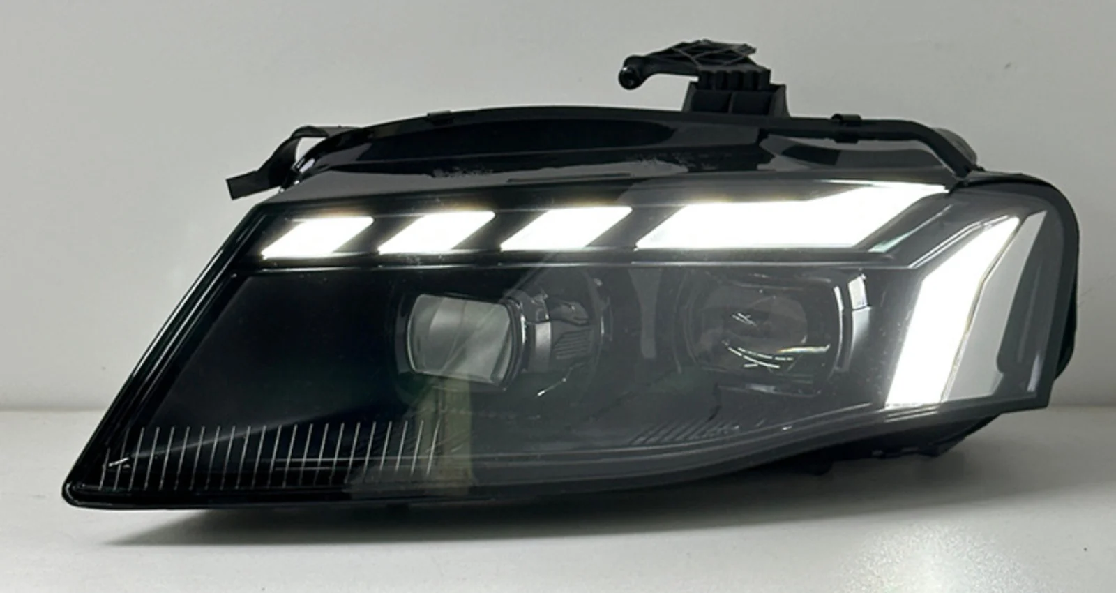 For 2009-2012 Audi A4 B8 LED Projector Headlight Assembly Upgrade Turn Signal Lamp - Image 4