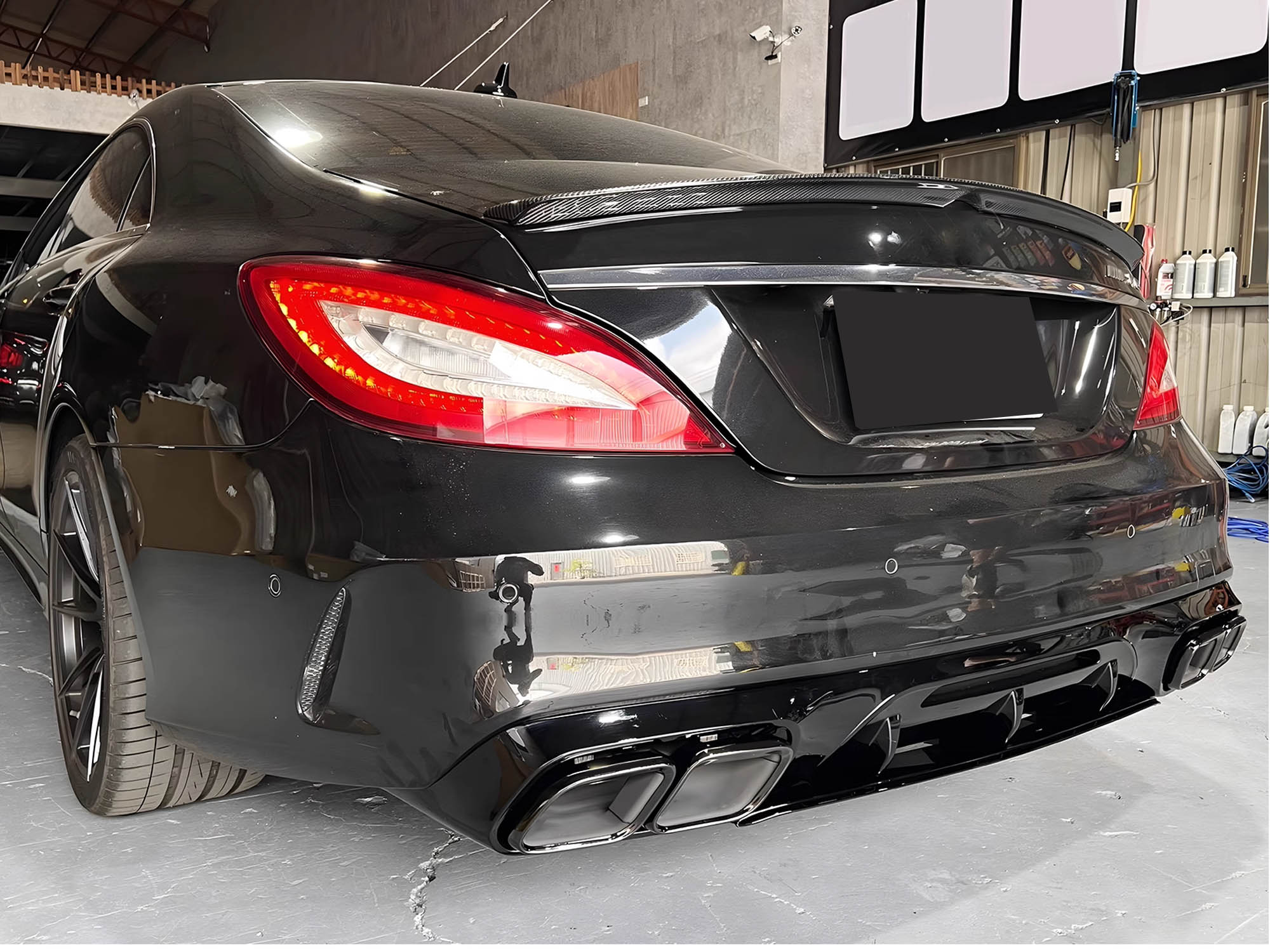 Gloss Black Rear Diffuser w/ Quad Exhaust Tips For 2015-2018 Mercedes CLS CLS400 CLS450 CLS500 CLS550 AMG Bumper Only - Image 2