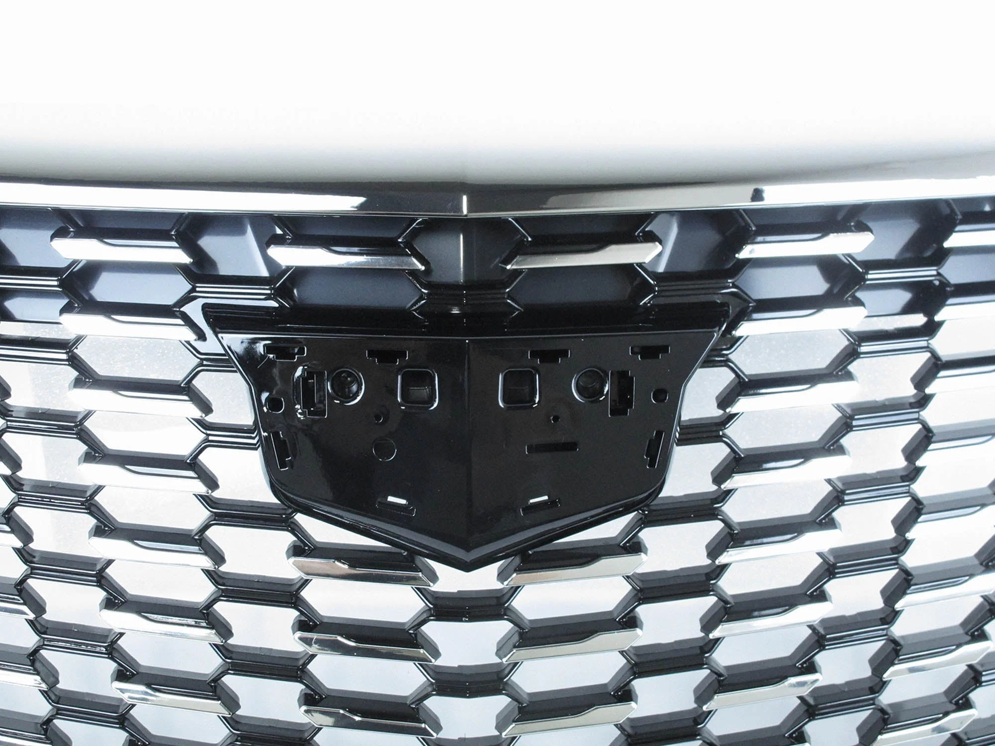 Chrome Diamond Front Upper Grill for Cadilalc XT5 LCI 2020-2024 w/o Camera - Image 9