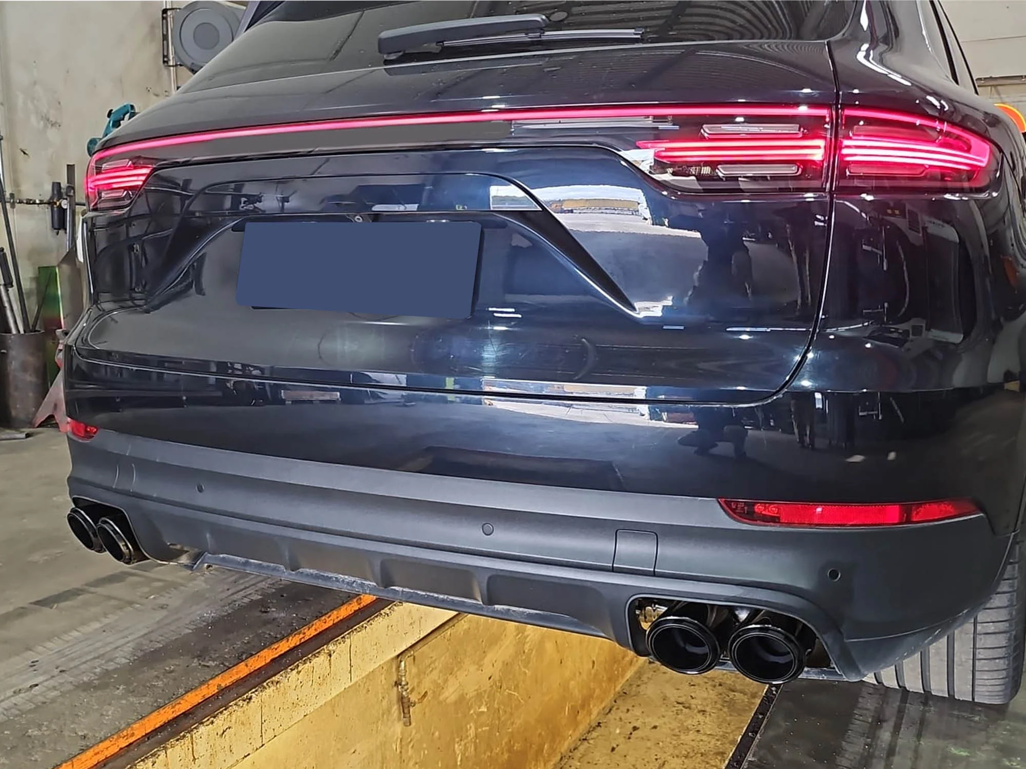 Black Exhaust Tips For 2019–2026 Porsche Cayenne E-Hybrid Tailpipe Pair - Image 2